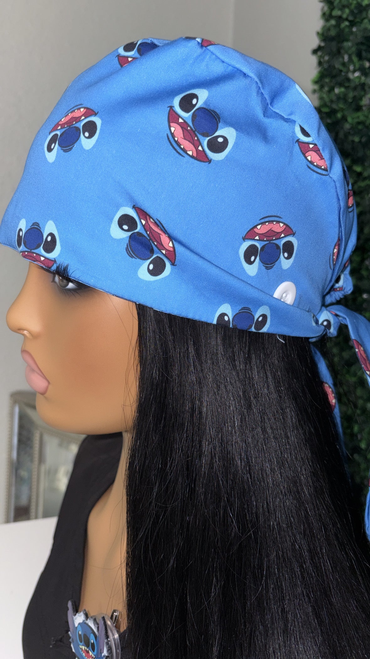 ๐บ Lilo & Stitch Scrub Cap + Badge Reel Set